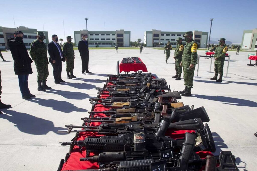 APODACA, NUEVO LEÓN, 28OCTUBRE2020.- Elementos de la SEDENA a través de las comandancias de la IV Región Militar y la Séptima Zona militar llevaron a cabo la destrucción total de 919 armas; 404 armas cortas y 515 armas largas. La destrucción se realizó como parte de la operación para el control, destrucción y aprovechamiento lícito de las armas de fuego decomisadas.FOTO: GABRIELA PÉREZ MONTIEL / CUARTOSCURO.COM thumbnail