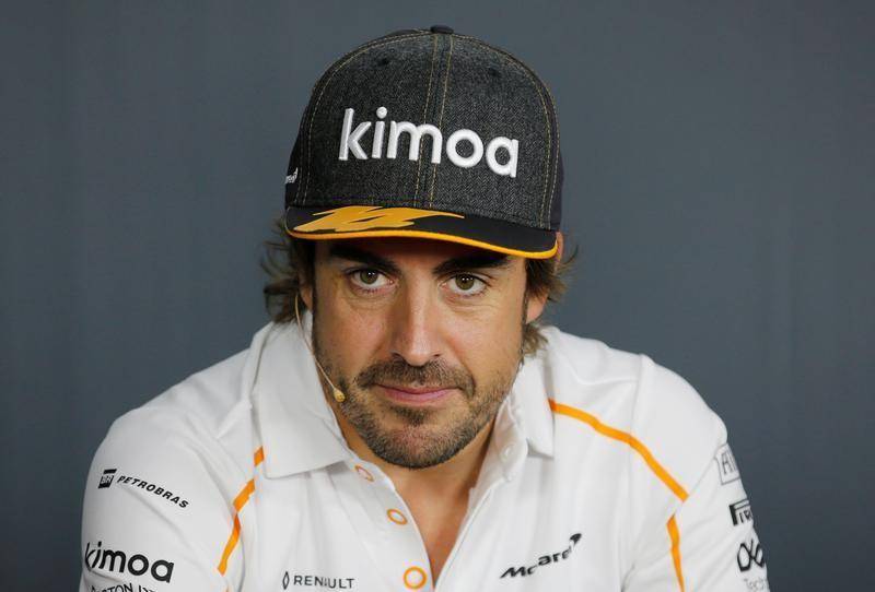 Atropellan a Fernando Alonso cuando entrenaba en bicicleta thumbnail