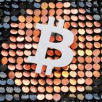 Bitcoin sube 10% a máximo histórico por la inversión de Tesla