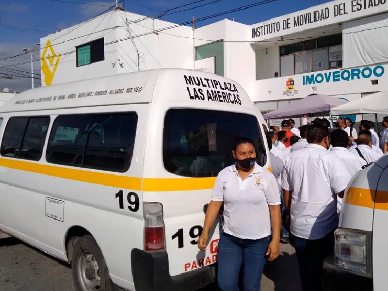Taxistas en Chetumal protestan contra control de medidas sanitarias thumbnail