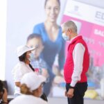 Alfredo Del Mazo continúa entrega de salario rosa en el Estado de México