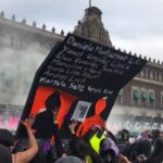 Provocación descarada en marcha 8M AMLO