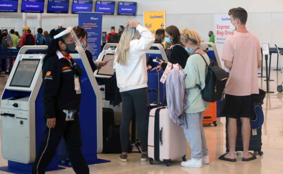 Aeropuerto de Cancún, en franca recuperación de vuelos nacionales thumbnail
