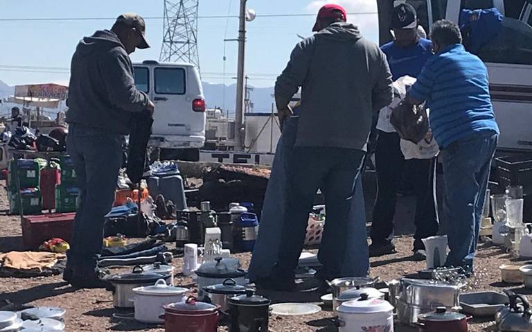 Pese a súper cierre, acuden a vender en tianguis de la Ecuus