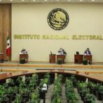 INE ordena suspender difusión de 3 mañaneras por posible intromisión en elección