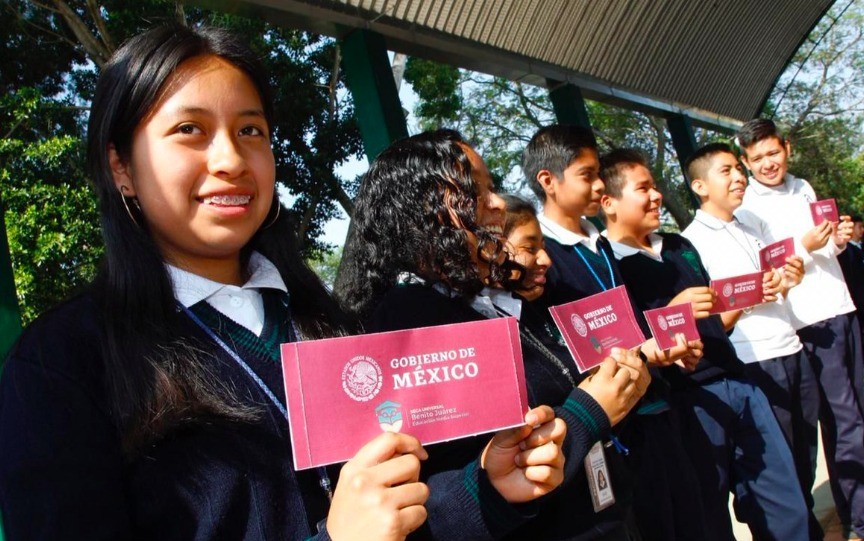 MEXICANOS DAN BUENA CALIFICACIÓN A PROGRAMAS SOCIALES DE AMLO