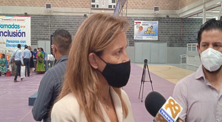 Tesorera y oficial mayor coadyuvan con Maru; lo hacen fuera de horario