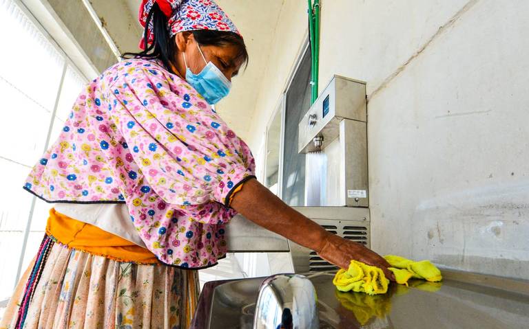 Ayuda Mariana con su trabajo a prevenir contagios de Covid en El Rejón thumbnail
