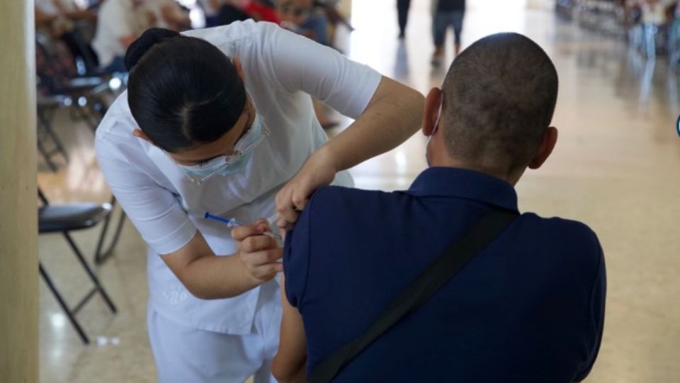 Quintana Roo reanuda aplicación de segunda dosis contra Covid-19 a personas de 40 a 49 años