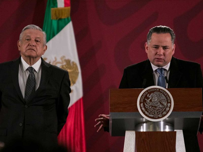Funcionarios no deben exhibir lujo o extravagancia, señala López Obrador
