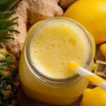 Triglicéridos y colesterol: Baja tus niveles con este delicioso jugo de limón y piña