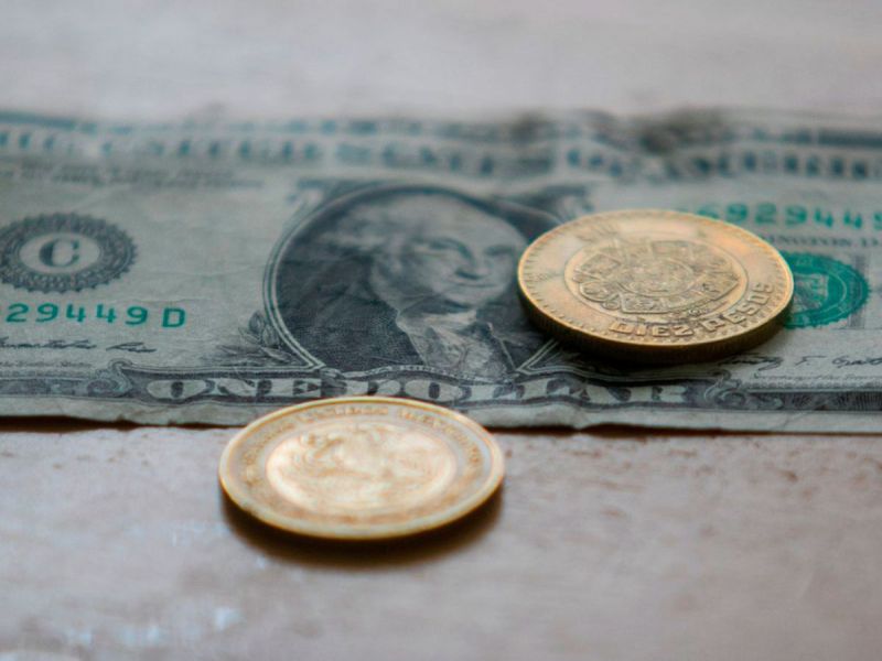 Registra el peso ganancia de 0.56% frente al dólar thumbnail