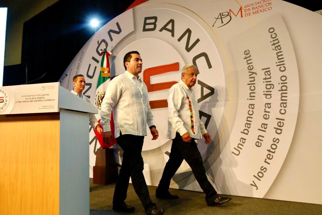 AMLO se disculpa por madruguete a Banxico
