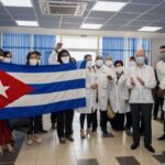Juez admite amparo contra la contratación de médicos cubanos en México