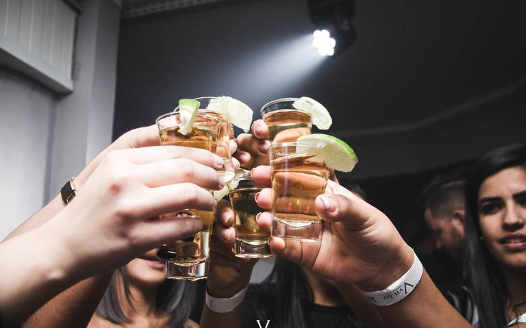 Qué le pasa a tu organismo cuando tomas mucho alcohol en poco tiempo thumbnail