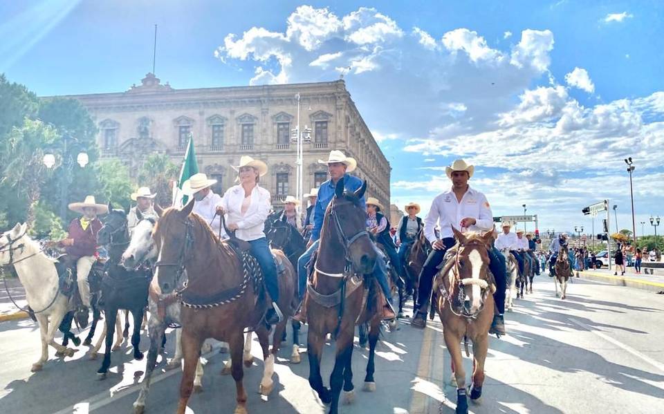 Acompañó alcalde parralense a la gobernadora en Cabalgata Villista