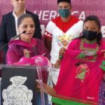Maratonista Rarámuri lanza su línea de ropa deportiva «Lorena Imparable»