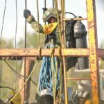 Buzos bajan al pozo, no llegan a mineros; ‘estamos desesperados’, lamentan los familiares