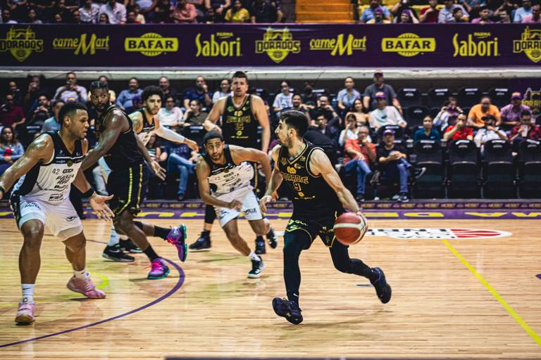 Dorados gana y mantiene el liderato general