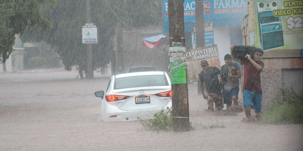 Riesgo de inundaciones en el noroeste, occidente, sur y sureste del país por fuertes lluvias
