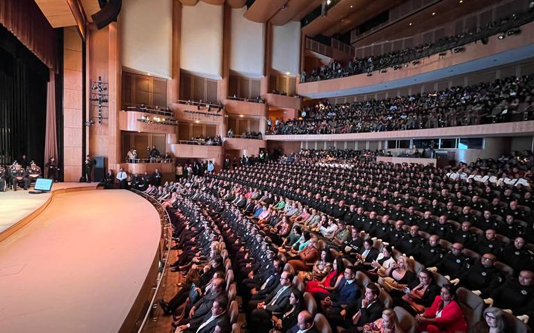 Alcalde muestra su apoyo a los 252 policías municipales que concluyeron su formación
