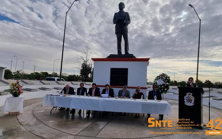 Reconocen al maestro Jesús Portillo Mendoza con placa en Ciudad Juárez thumbnail