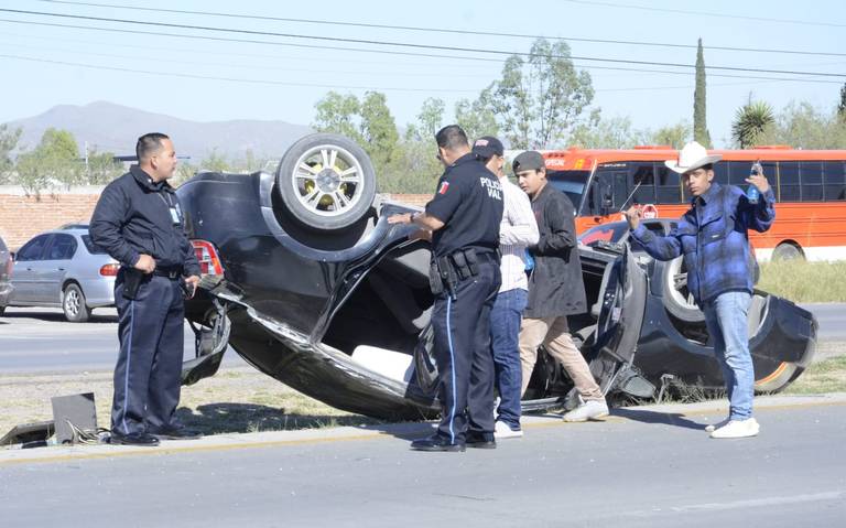 Se registra volcadura en carretera Aldama a Chihuahua