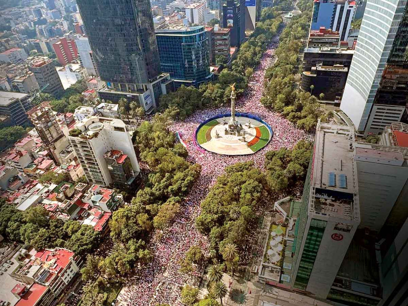 Claman por la democracia; cientos de miles de personas poblaron Reforma en defensa del INE