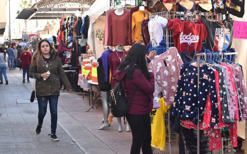 Comienza el Tianguis Navideño en el Centro thumbnail