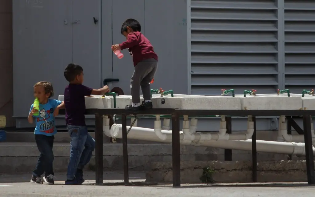 Sedena intercepta a 57 niños migrantes que arribaron solos a la frontera norte de México thumbnail