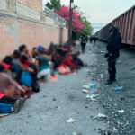 Autoridades rescatan a 61 migrantes en Torreón, Coahuila