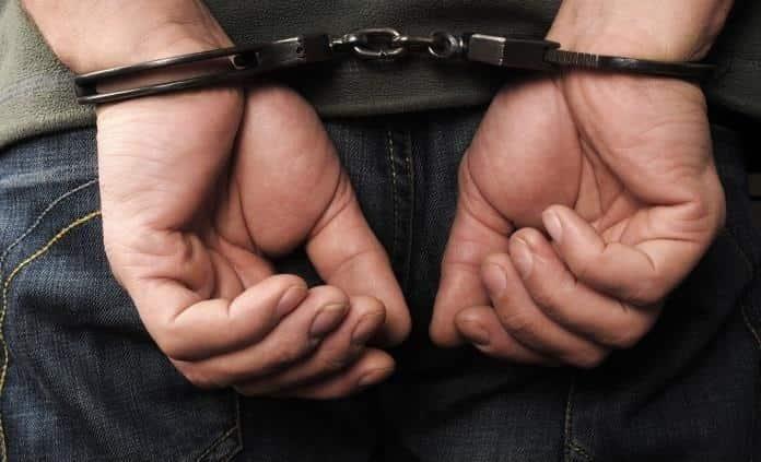 Detienen a dos hombres y una mujer por transportar 50 kilos de metanfetamina en Chihuahua