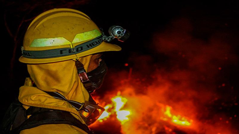 Esposa e hijo de bombero mueren en incendio en Chicago