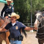 Agentes de la Policía Montada patrullan colonias de difícil acceso