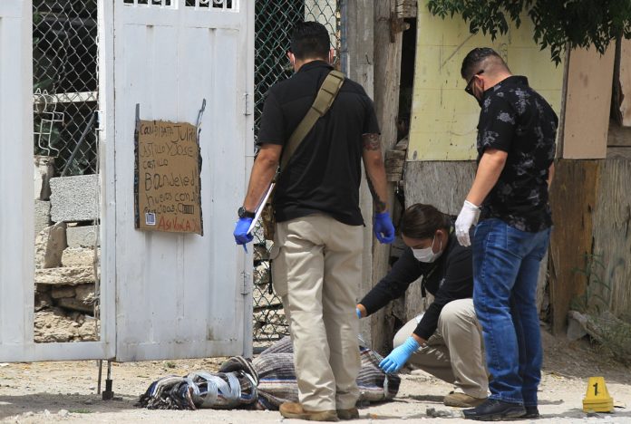 Amenazan a candidata de Ciudad Juárez simulando dejar un cadáver frente a su casa thumbnail