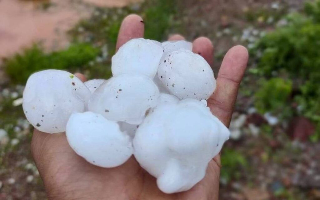 Cae-granizo-gigante-en-Ocampo thumbnail