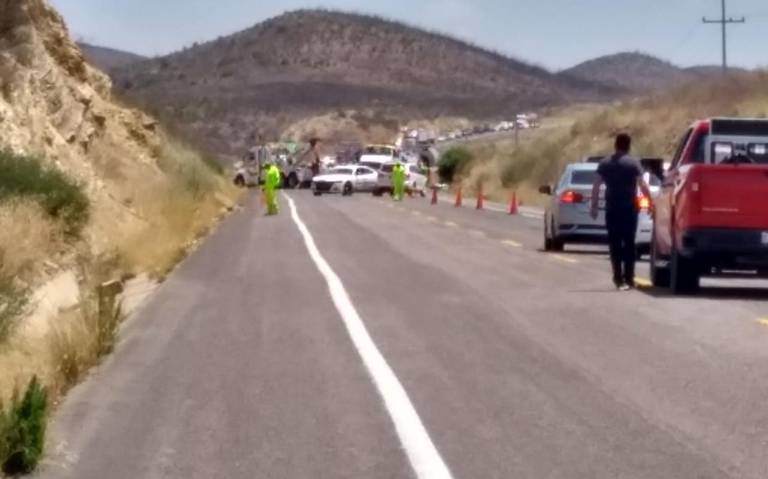 Carretera Corta a Chihuahua bloqueada por volcadura de pipa