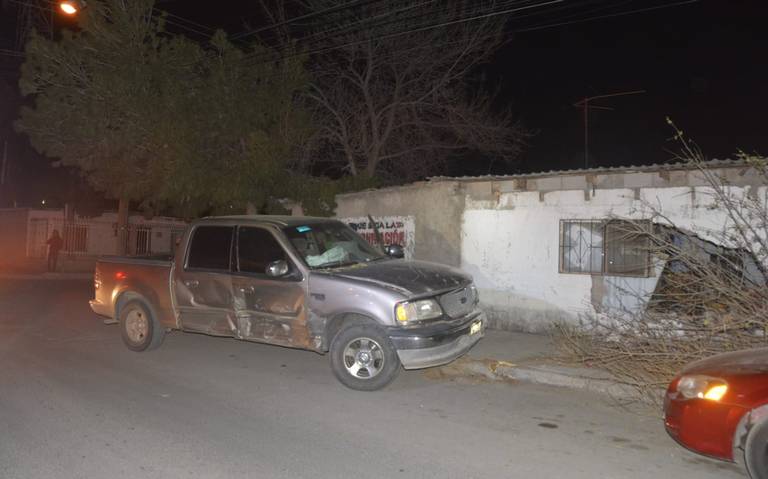 Choque deja una lesionada y daños en una propiedad en la colonia División del Norte thumbnail
