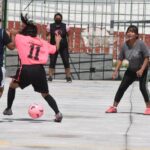 Continúan canchas del «Bule» sin pasto sintético tras ser retirado
