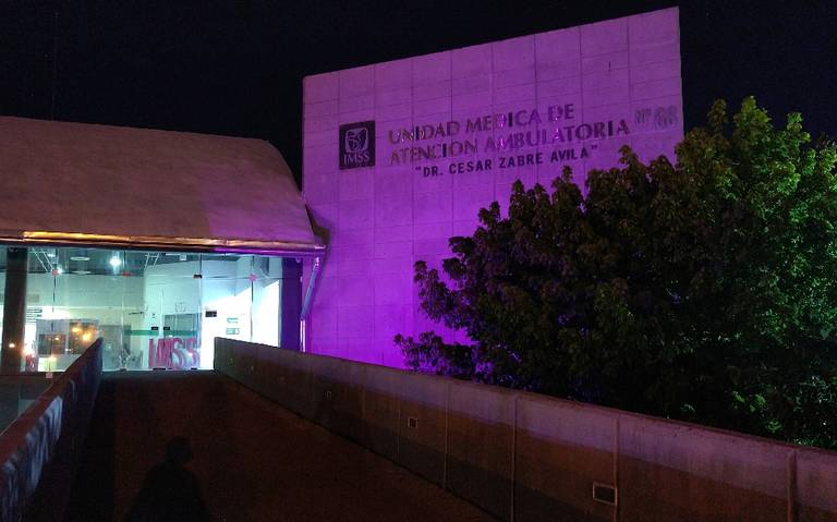 Iluminan de rosa unidades y hospitales del IMSS por Mes de Sensibilización thumbnail