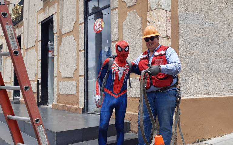 Recorre ‘Spiderman’ calles del centro por el mes del niño