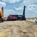 Riesgo de daño ambiental en Delicias por derrame de combustible de locomotora que se descarriló