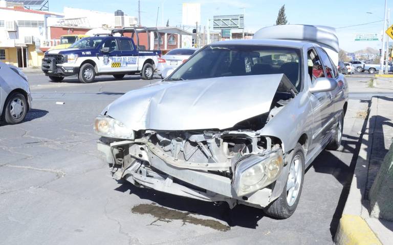 ¡Intentó ganarle al tren! Automóvil es impactado en la Rosario