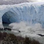 Recuperan en glaciar chileno el fósil intacto de un ictiosaurio preñado