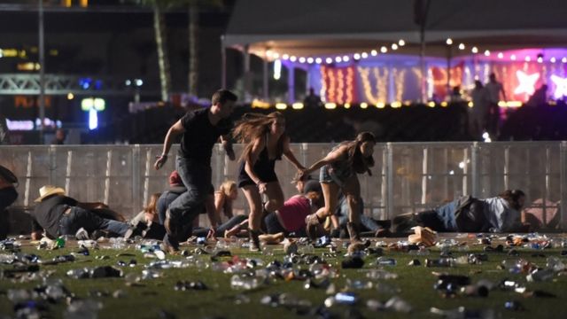 Pandemia y tiroteos: ¿Muertes masivas son lo normal en EEUU?