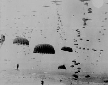 Cien paracaidistas franceses se lanzan por sorpresa sobre Estonia en plena guerra de Ucrania