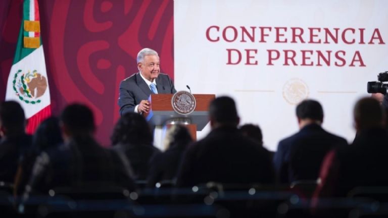 AMLO lanza ultimátum a supermercados y les fija un costo máximo para la canasta básica thumbnail
