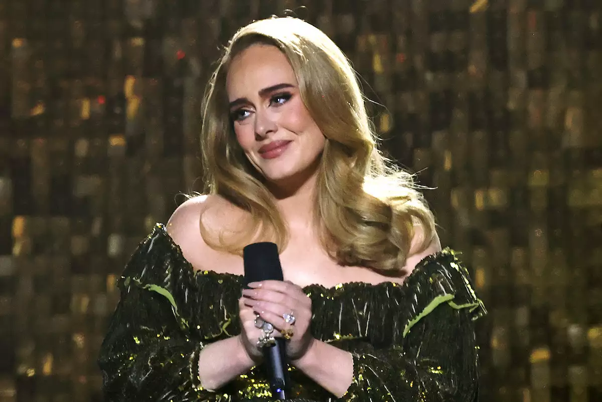 Adele apoya a la Selección de Inglaterra «en silencio» para cuidar su voz