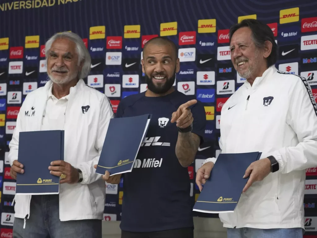 Alves supera pruebas médicas y firma acuerdo con Pumas thumbnail