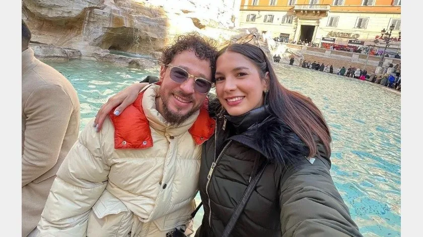 Así sorprende Luisito Comunica a su novia